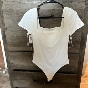 Aritzia Babaton Contour Shortsleeve bodysuit
